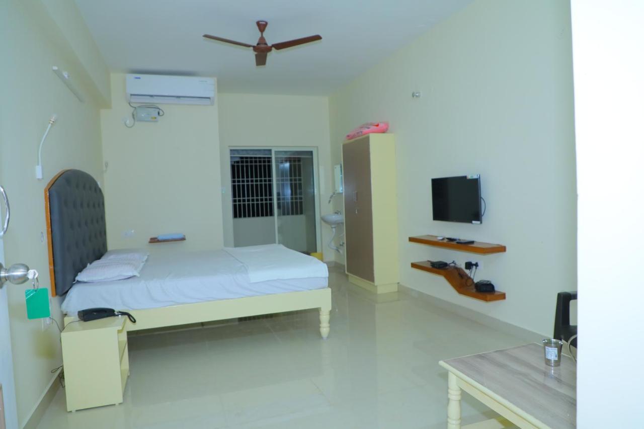 Srinivasa Hotel Tirupati Zewnętrze zdjęcie