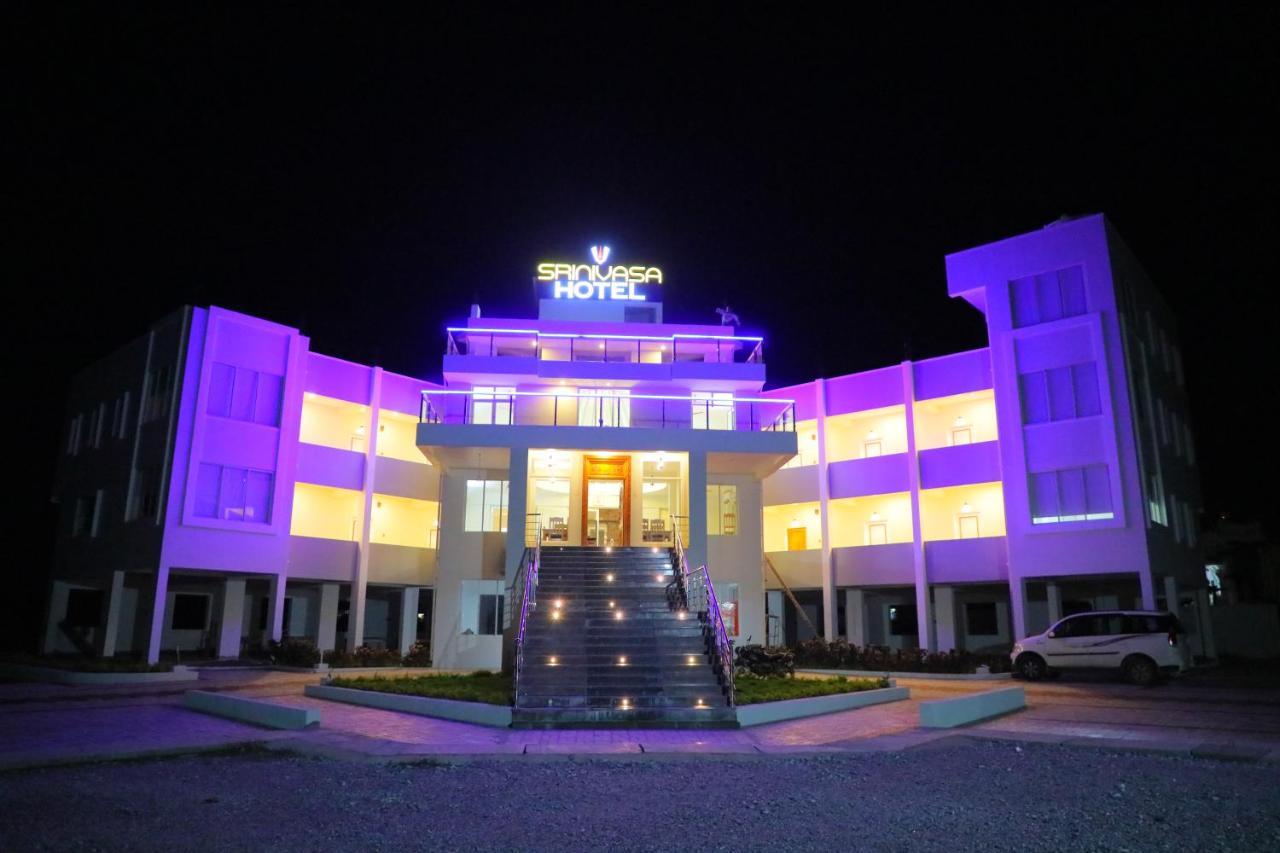 Srinivasa Hotel Tirupati Zewnętrze zdjęcie