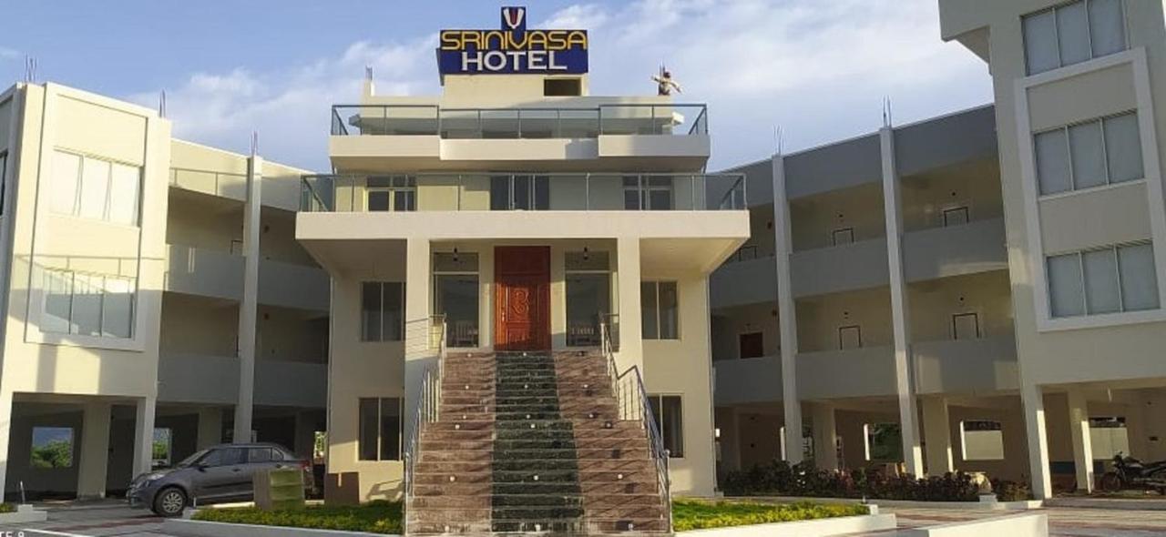 Srinivasa Hotel Tirupati Zewnętrze zdjęcie