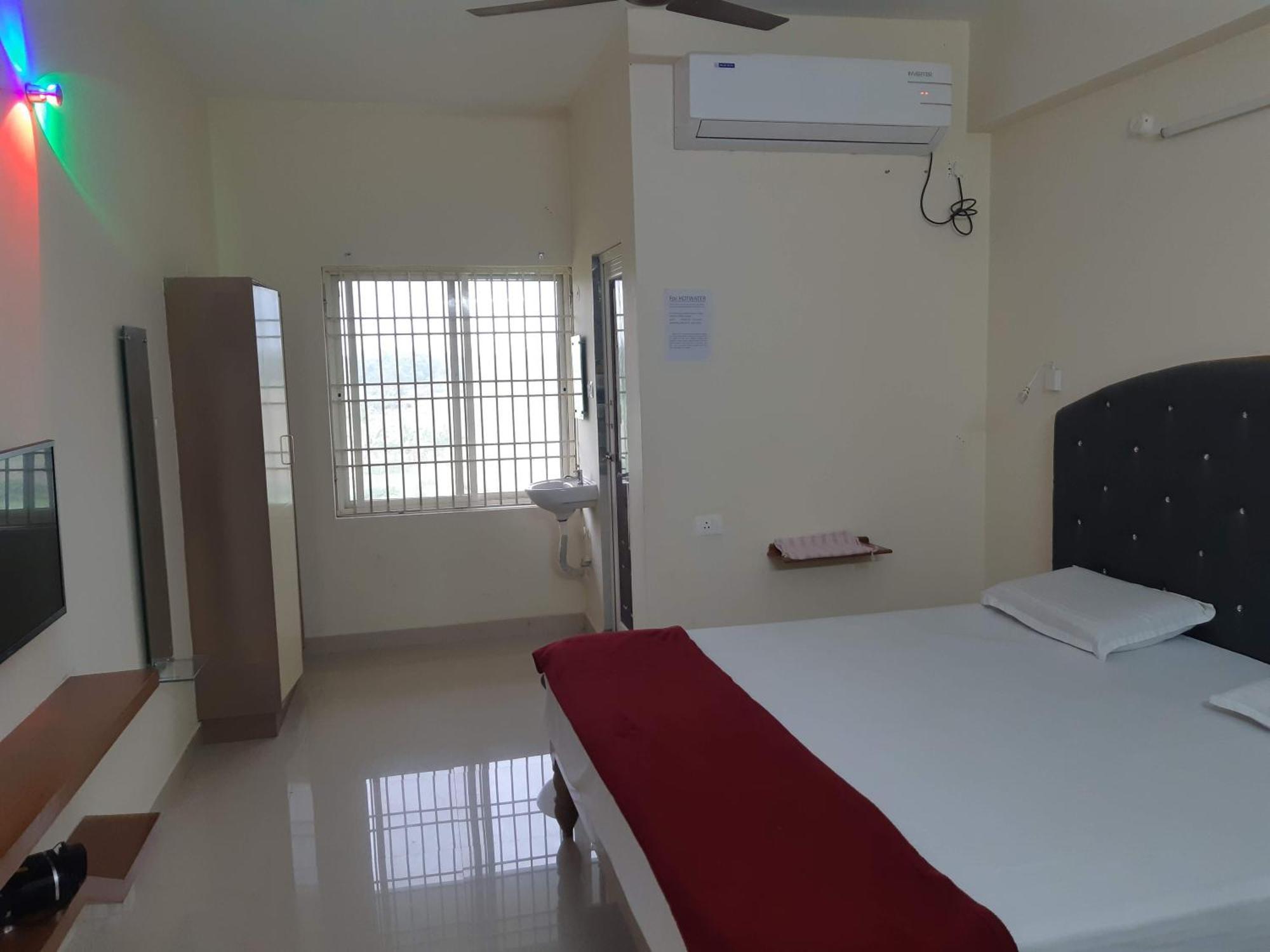 Srinivasa Hotel Tirupati Zewnętrze zdjęcie