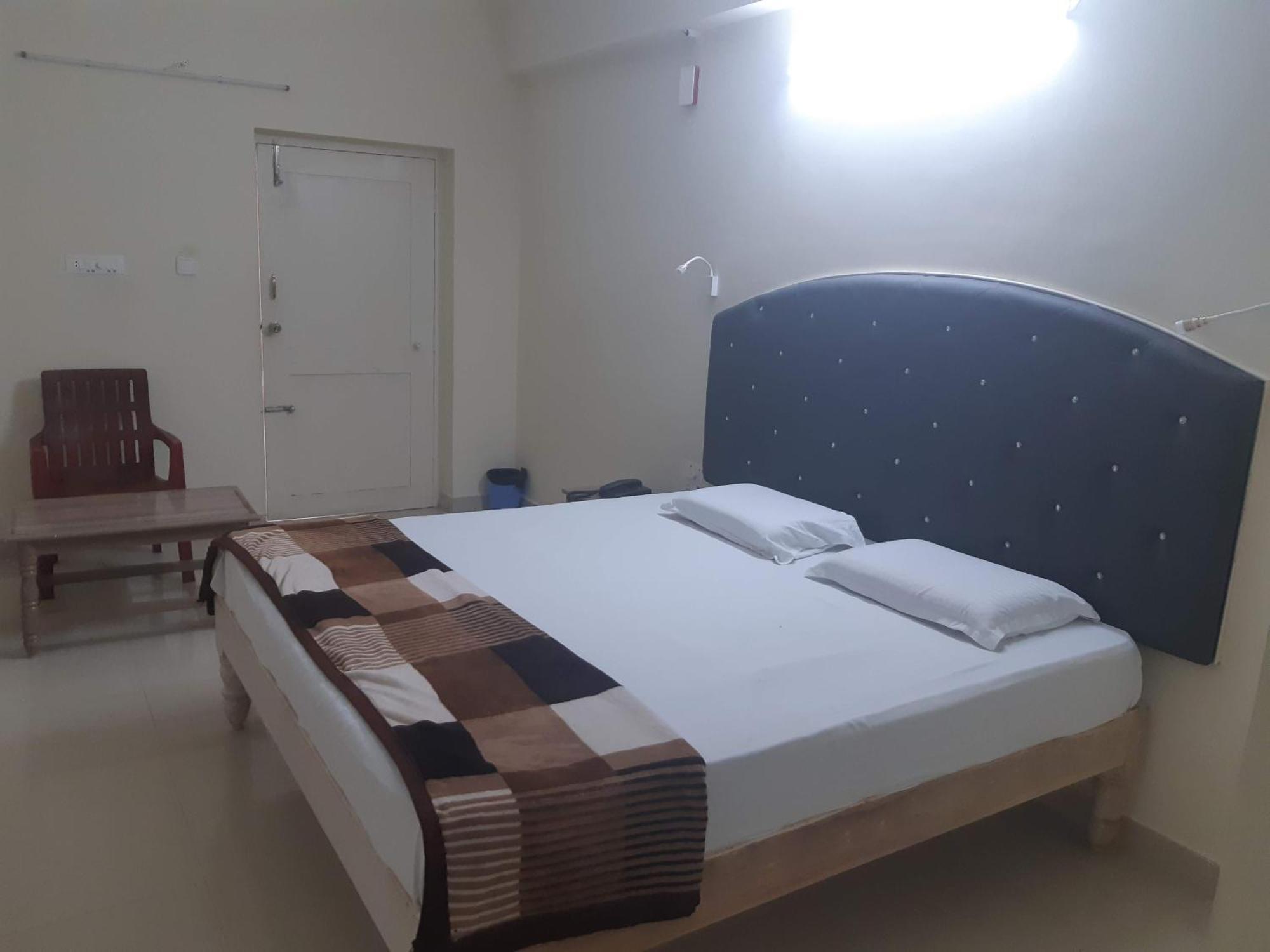 Srinivasa Hotel Tirupati Zewnętrze zdjęcie