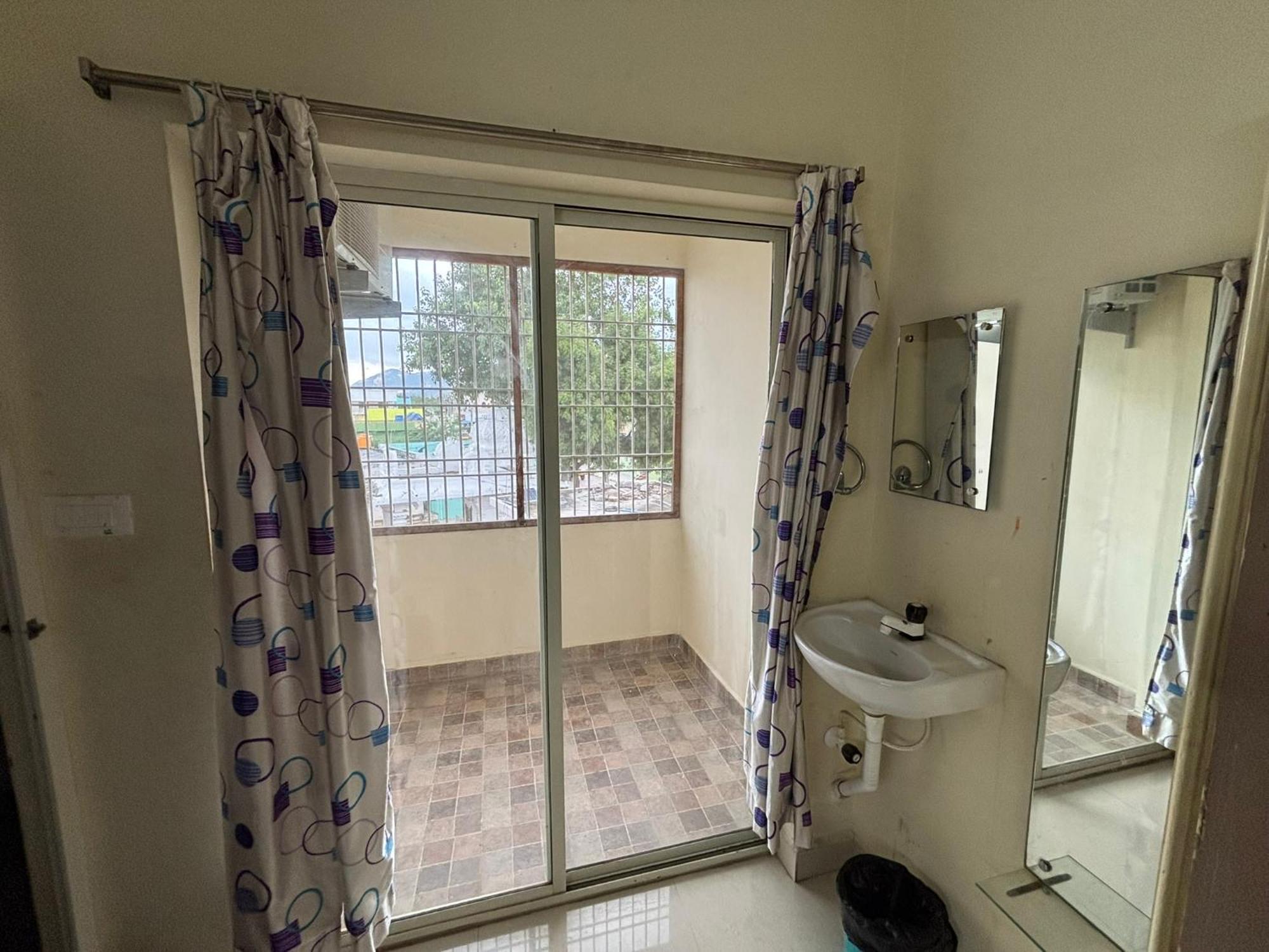 Srinivasa Hotel Tirupati Zewnętrze zdjęcie