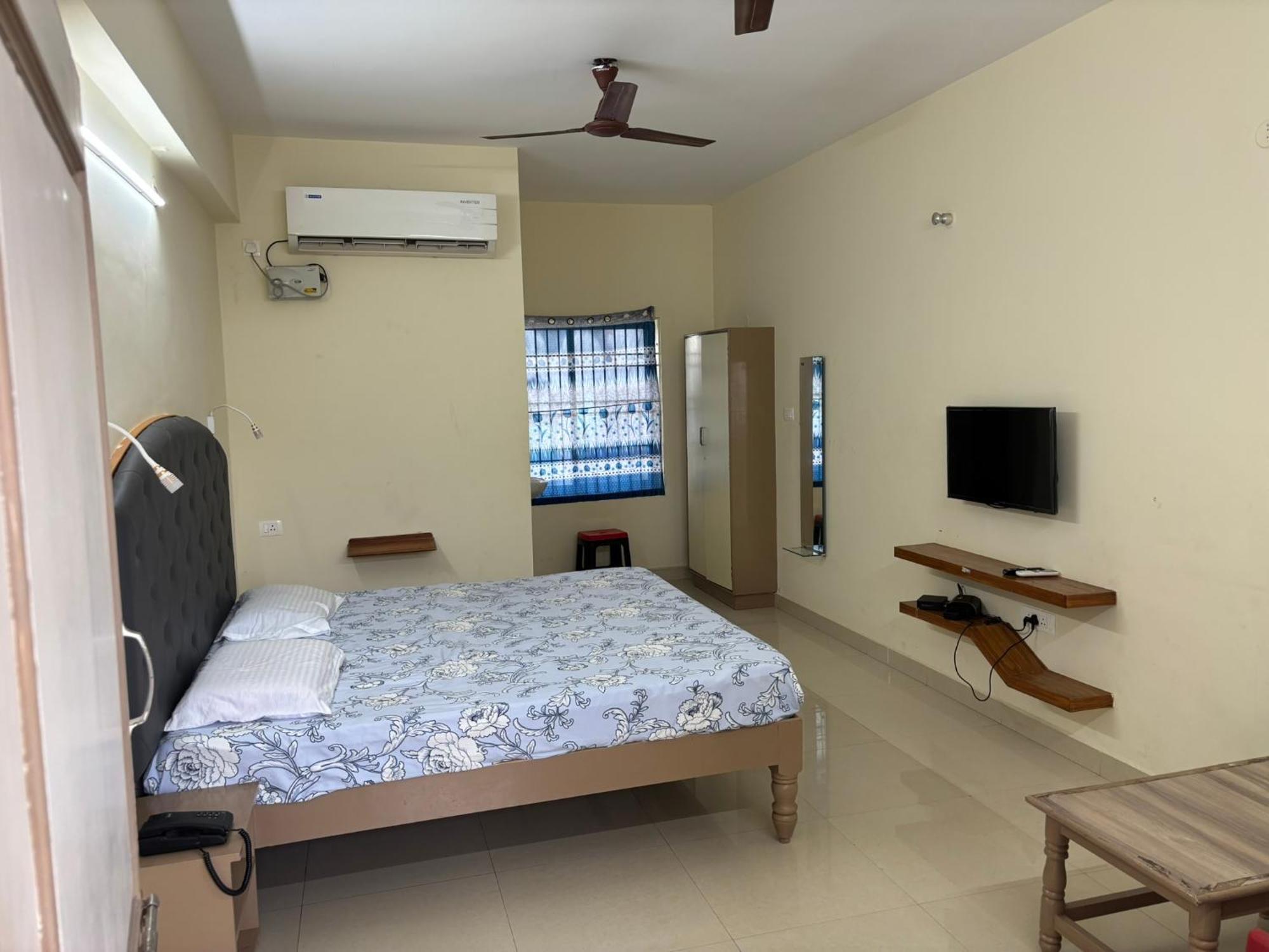 Srinivasa Hotel Tirupati Zewnętrze zdjęcie