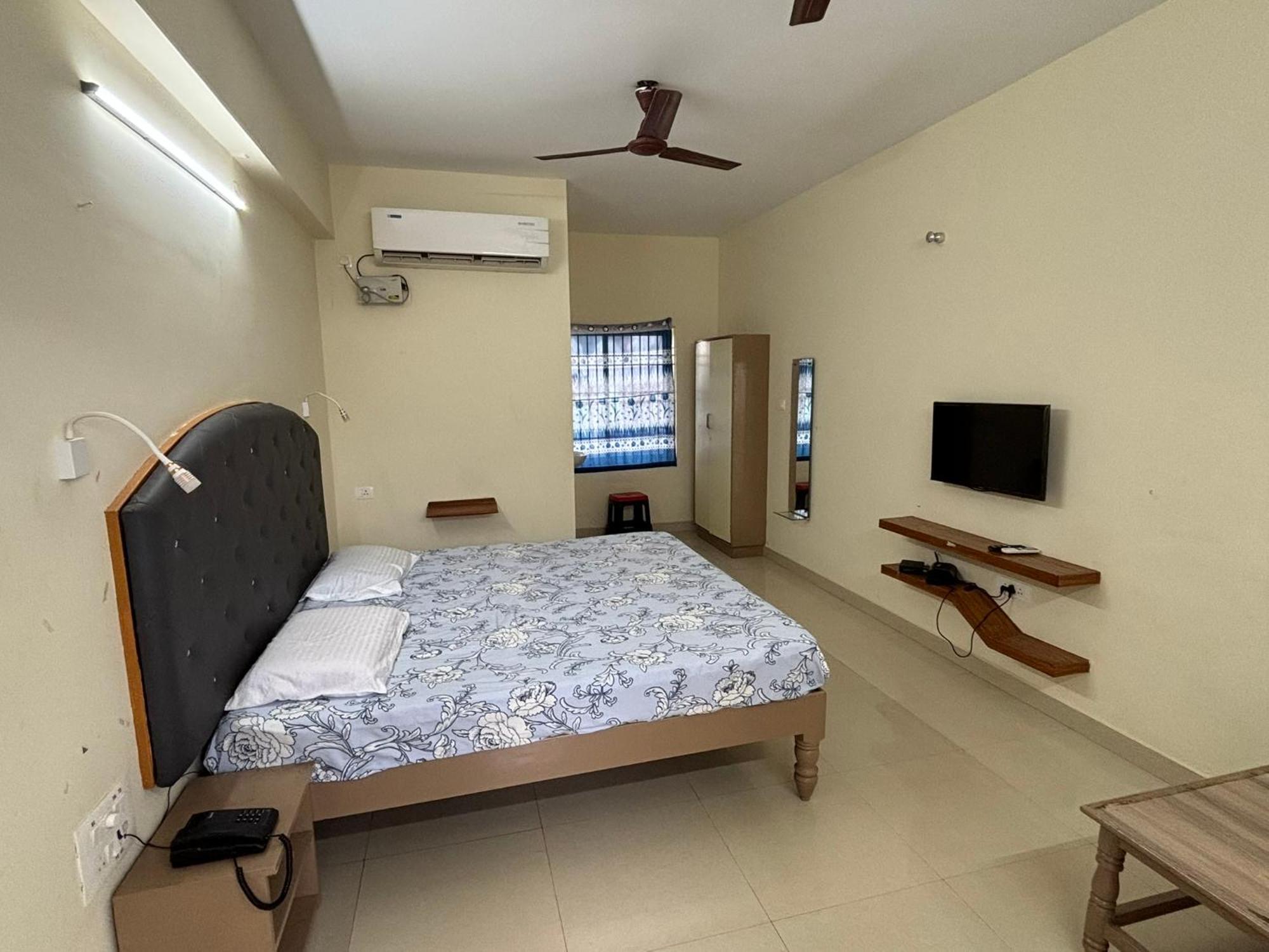 Srinivasa Hotel Tirupati Zewnętrze zdjęcie