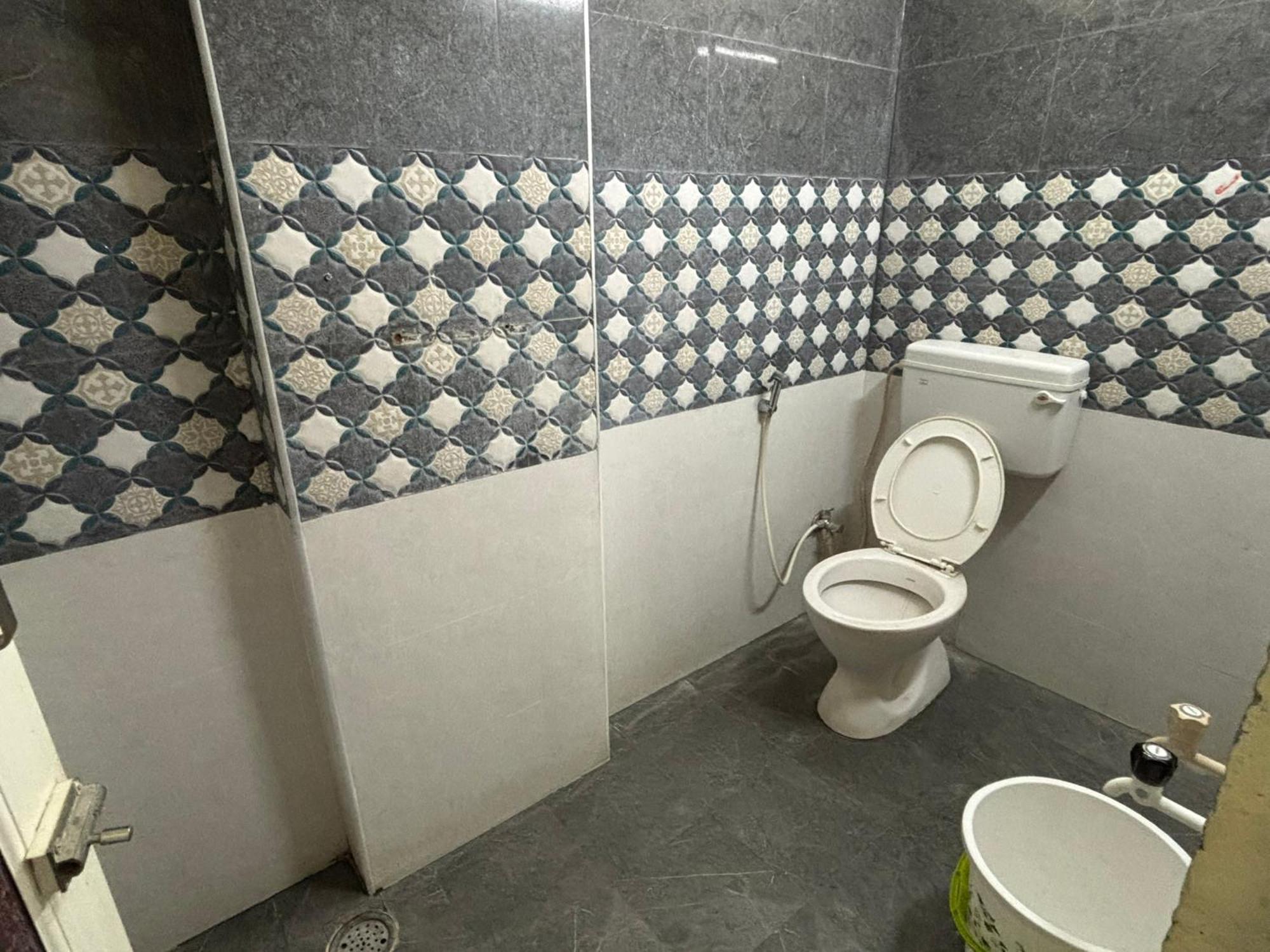 Srinivasa Hotel Tirupati Zewnętrze zdjęcie