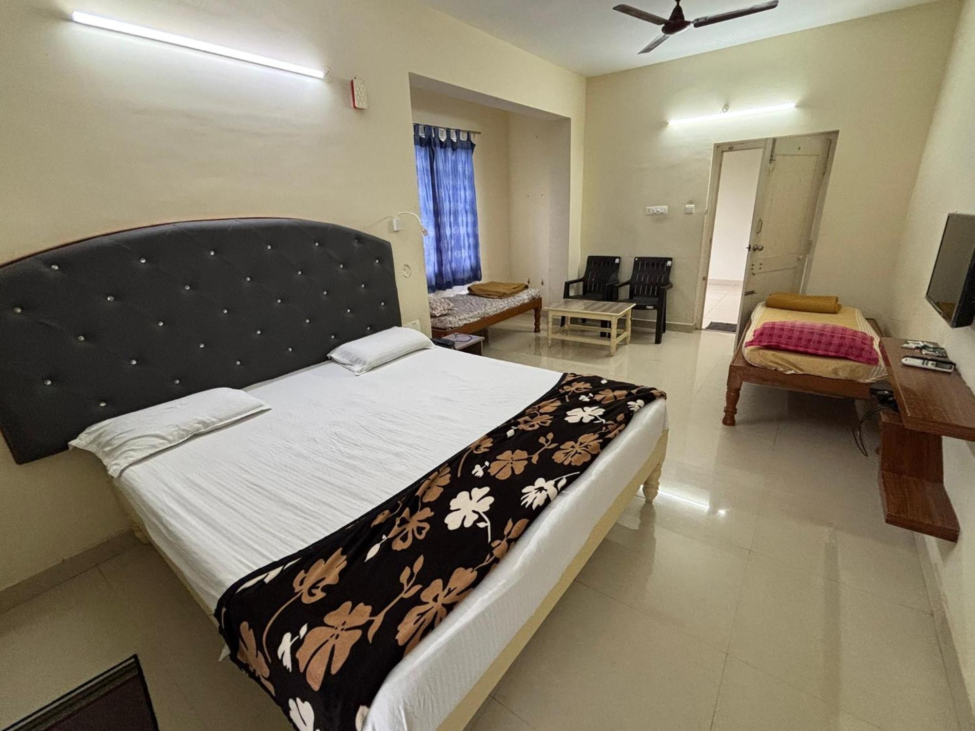 Srinivasa Hotel Tirupati Zewnętrze zdjęcie