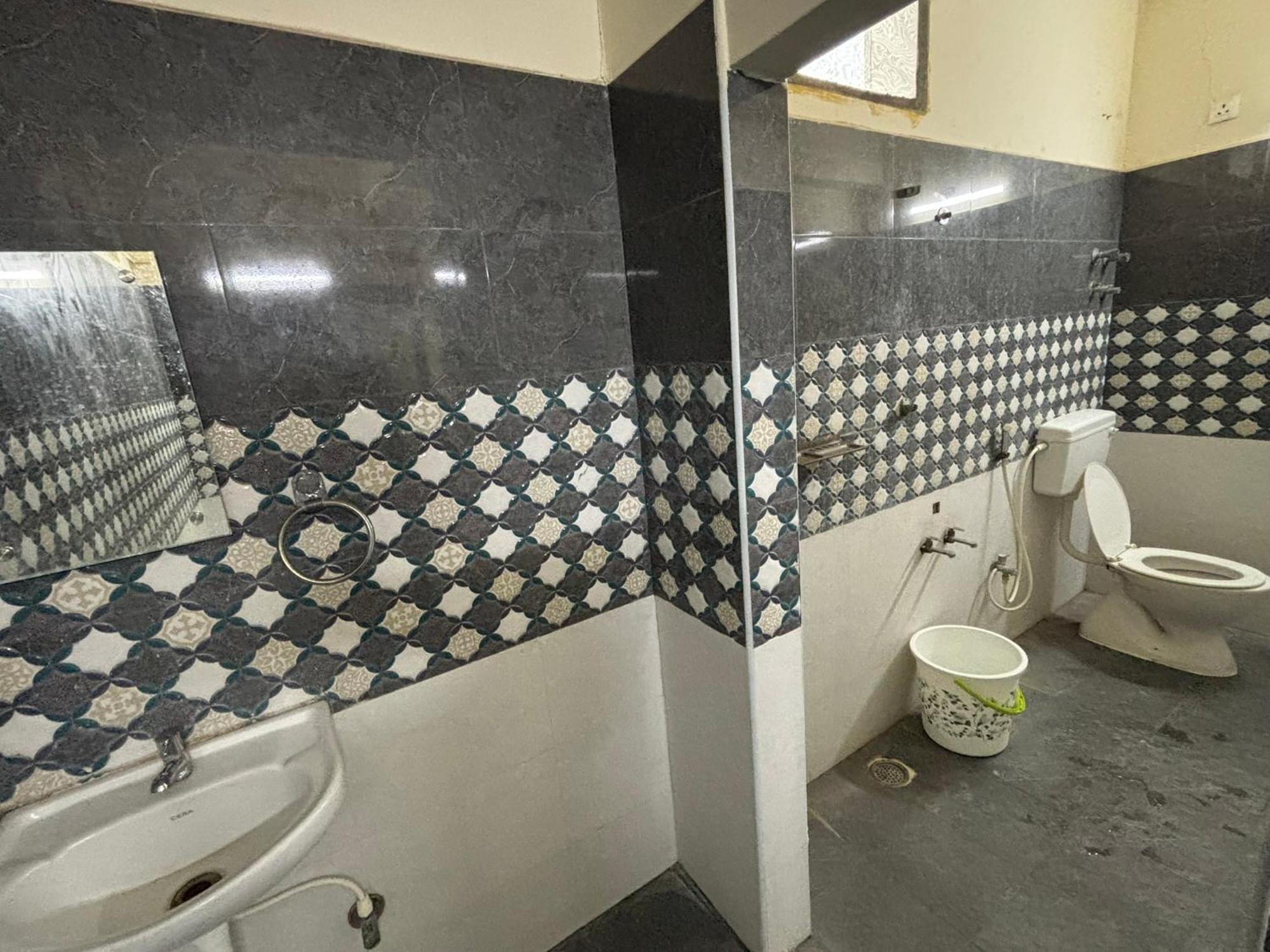 Srinivasa Hotel Tirupati Zewnętrze zdjęcie