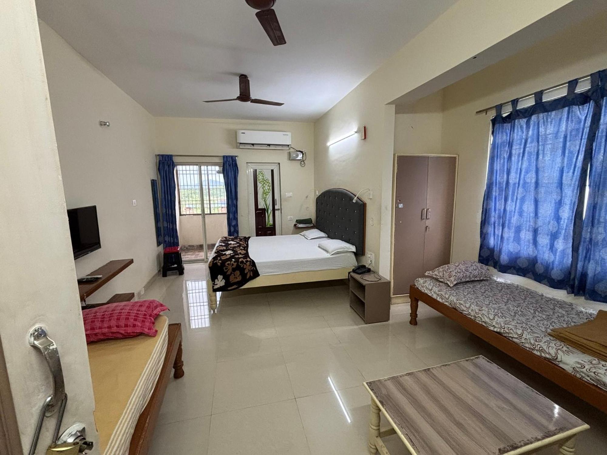 Srinivasa Hotel Tirupati Zewnętrze zdjęcie